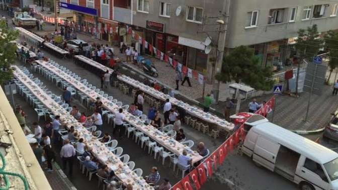 CHP Çayırova ilçe örgütü geleneksel iftarını yine sokakta tekrarladı