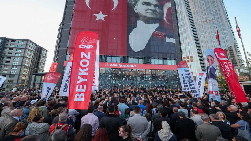 CHP Genel Başkanı Özgür Özel’e Yapılan Organize Kumpas Saldırı Sonrası İstanbul İl Başkanlığında Halka Seslendi