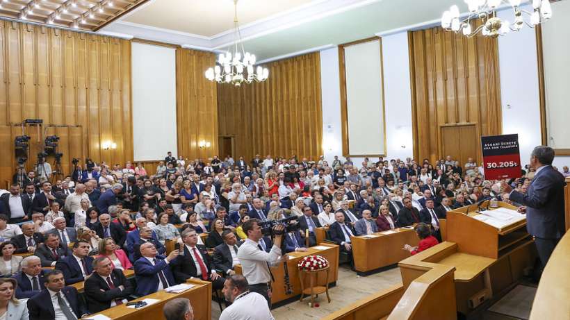 CHP Genel Başkanı Özgür Özel TBMM Grup Toplantısında Önemli Açıklamalarda Bulundu
