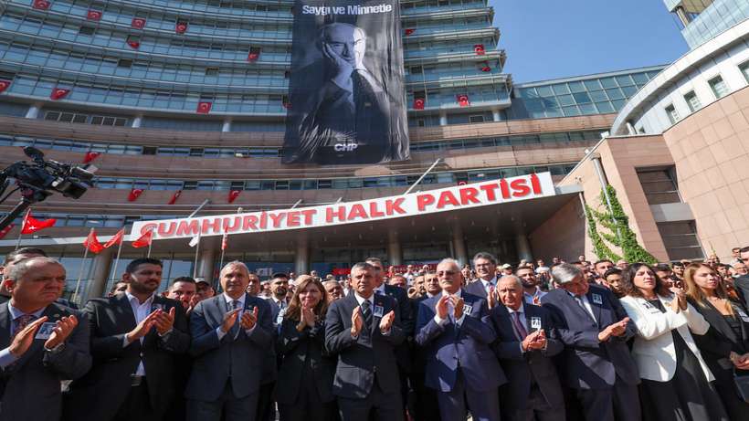 CHP GENEL MERKEZİNDEN ULU ÇINARI SON YOLCULUĞUNA UĞURLADIK