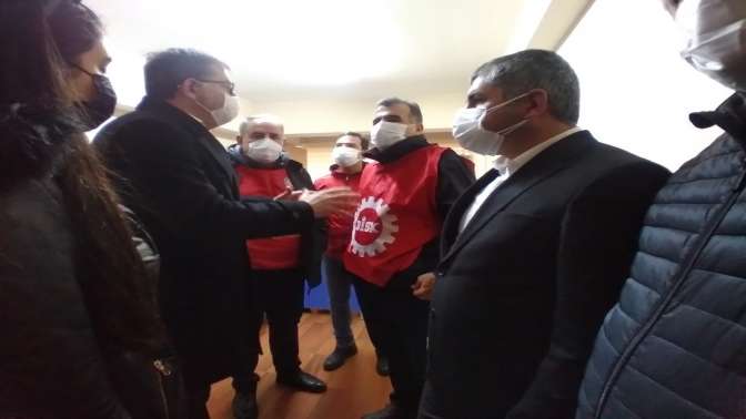 CHP gözaltına alınan emekçiler ile görüştü