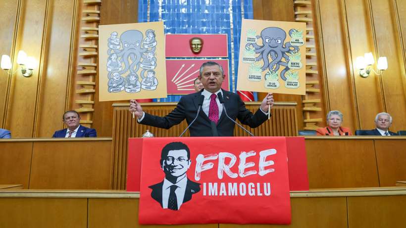 CHP GRUP TOPLANTISINDA “A HABER, SON DAKİKA YAZ; ‘ARANAN AHTAPOT BULUNDU’”