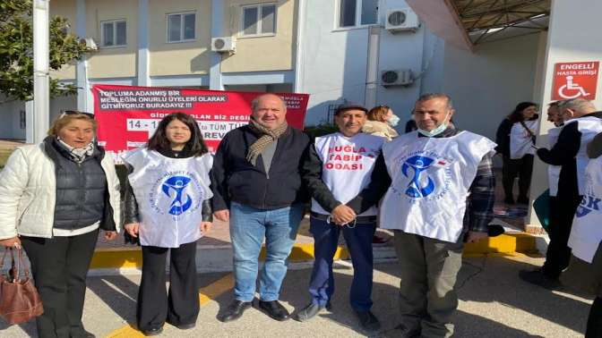 CHP’li Demirden sağlık çalışanlarına destek