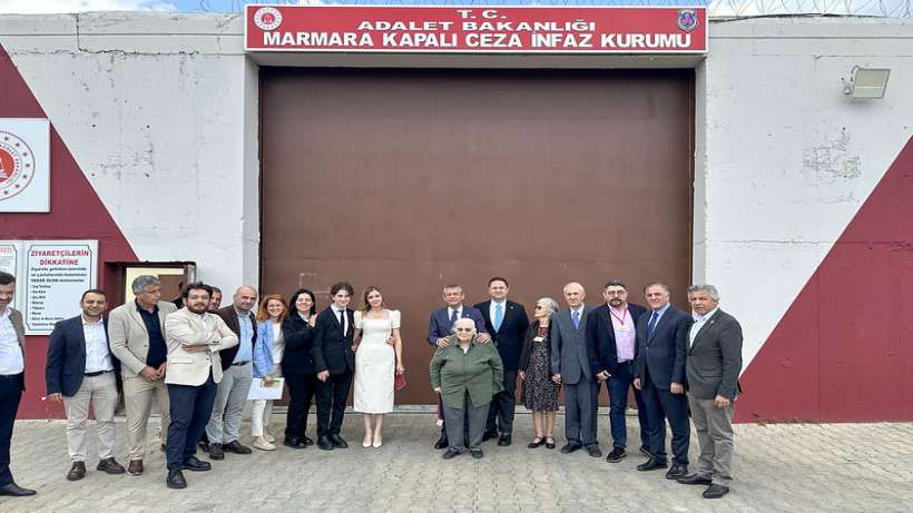 CHP Lideri Özel İstanbul Planlama Ajansı (İPA) Başkanı Buğra Gökçe’nin Cezaevindeki Nikah Törenine Şahitlik Etti.