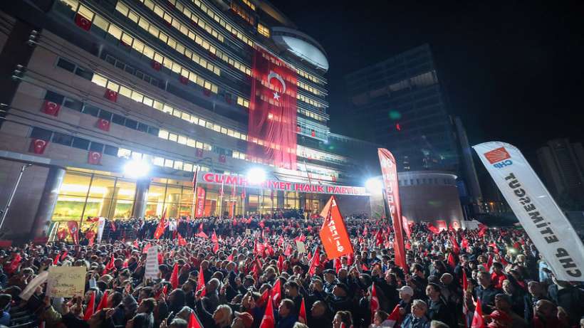 CHP Lideri Özgür Özel Saldırılara“Teslim Olmayacağız, Direne Direne Biz Kazanacağız”