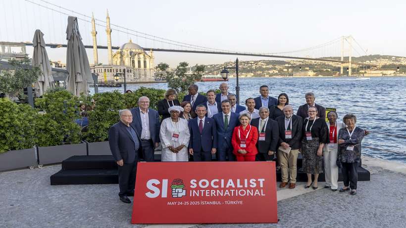 CHP Lideri Özgür Özel, Sosyalist Enternasyonal Prezidyum Üyeleri ile Bir Araya Geldi