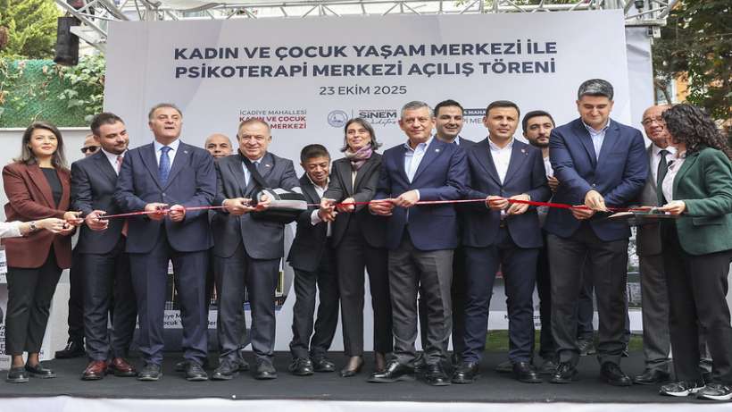 CHP Lideri Özgür Özel Üsküdar Belediyesi Açılış Törenine Katıldı.