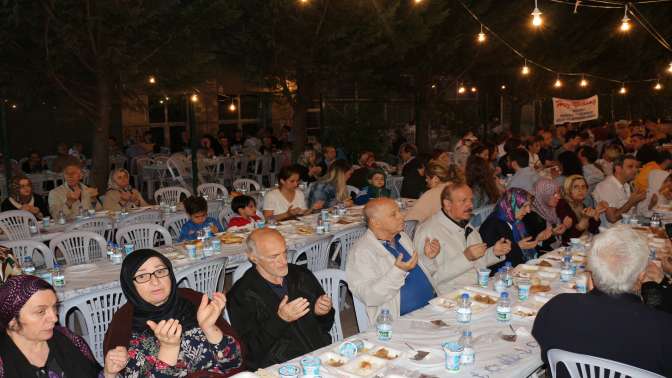 CHP’liler Makedonya Göçmenleri’nin iftarında