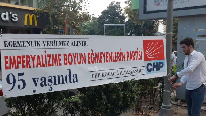 CHP’nin 95. yaşını afişlerle taçlandırdılar