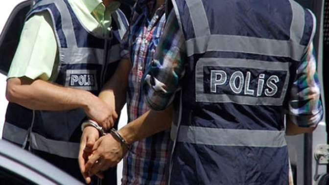 Cinayette kullandığı silahı polise satmak isterken yakalandı