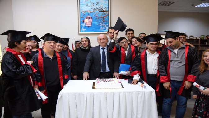 Darıcada engelli vatandaşlar diplomalarını aldı