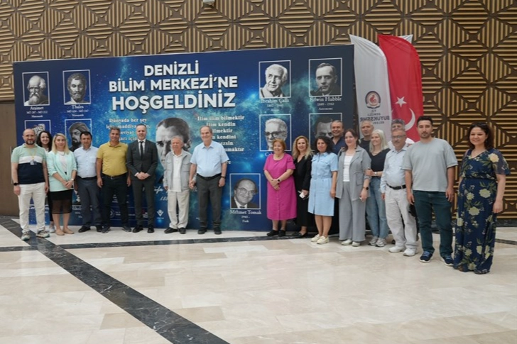 Denizli'de “Bilim ve Sevgi” söyleşisi büyük ilgi gördü