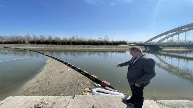 Derelerden gelen atıklar bariyerlerle korunuyor