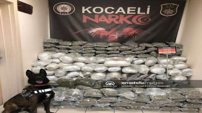 Durdurulan araçta 115 kilogram uyuşturucu yakalandı