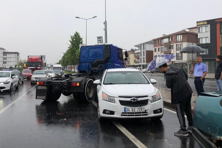 Düzce'de maddi hasarlı kaza