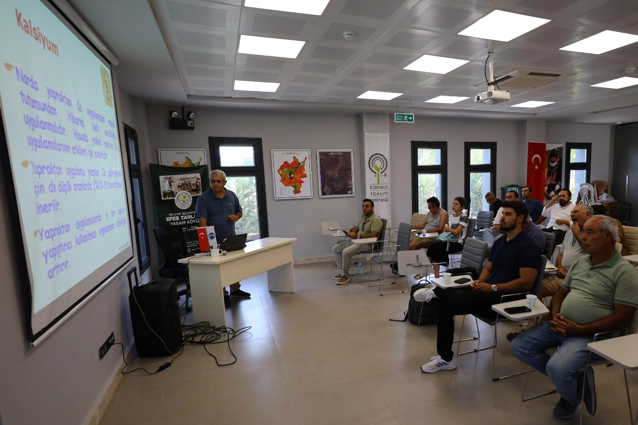 Efes Tarlası'nda nar üreticilerine eğitim Efes Tarlası'nda nar üreticilerine eğitim