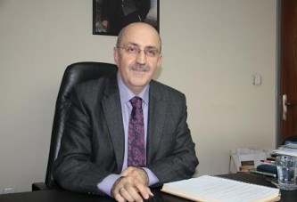 Eleştirenlere dava açacak
