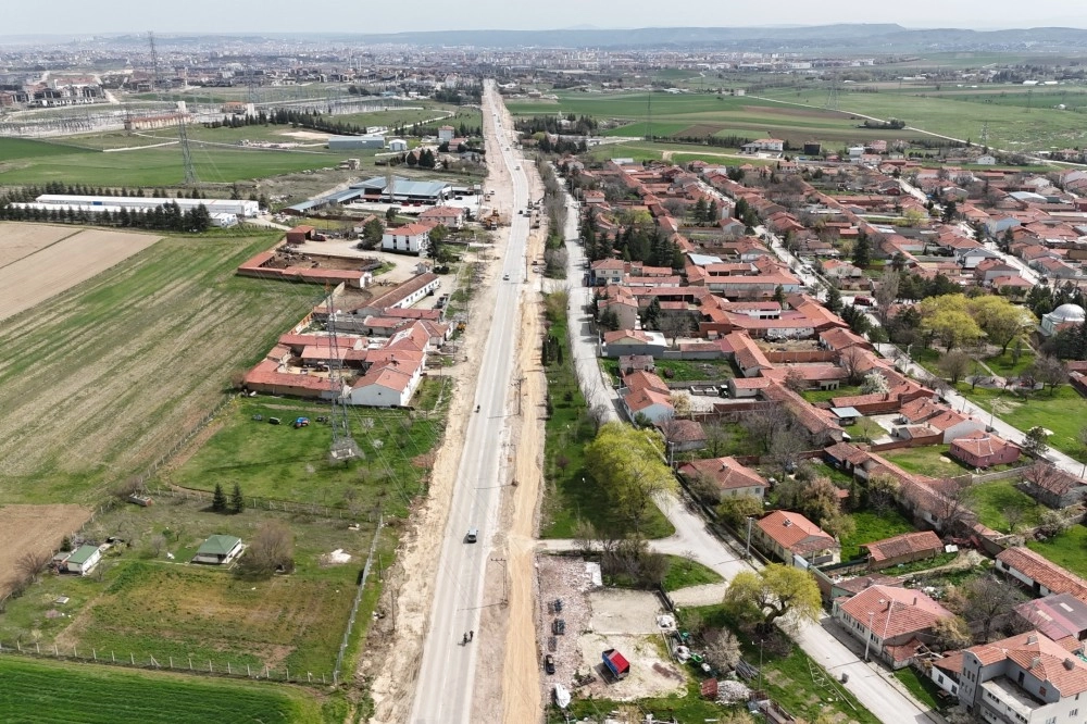 Eskişehir'de yollar genişliyor sürücülerin yüzü gülüyor