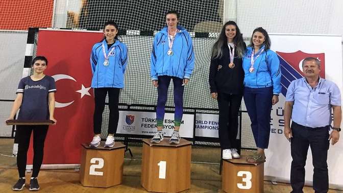 Eskrimciler Büyükler Açık Turnuvasında damgasını vurdu
