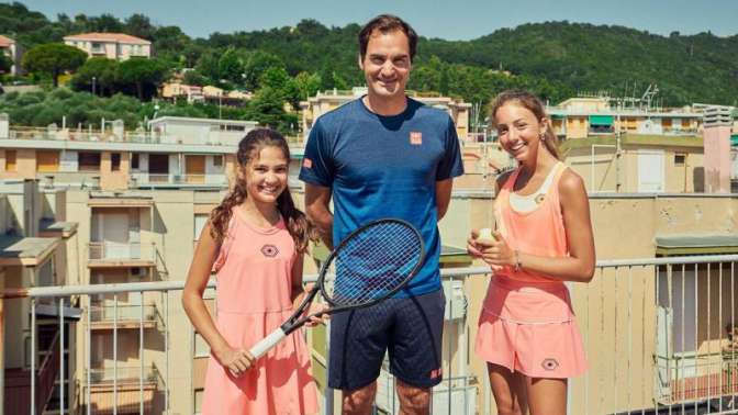 Federer, genç sporcuları ziyaret etti