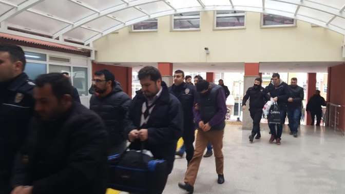 FETÖ/PYD operasyonlarında gözaltına alınan 9 kişi adliyeyede