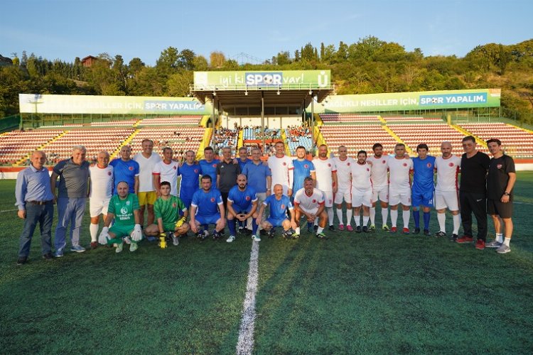 Futbolun şöhretleri Üsküdar'da buluştu