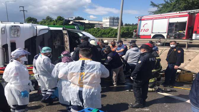 Gebze'de çöp kamyonu devrildi: 1 ölü, 1 yaralı