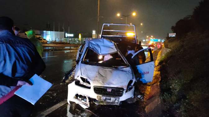 Gebzede devrilen otomobilin sürücüsü yaralandı