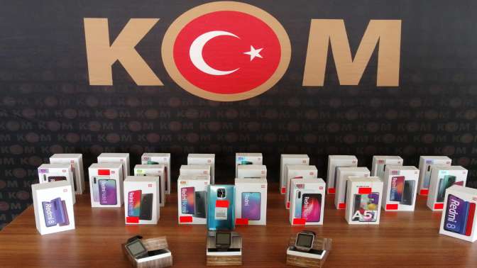 Gebzede gümrük kaçağı cep telefonu operasyonu