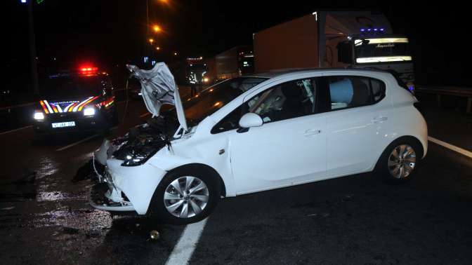Gebze'de hafif ticari araçla otomobil çarpıştı,4 yaralı