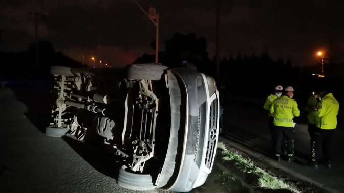 Gebzede işçi servis devrildi, 6 yaralı