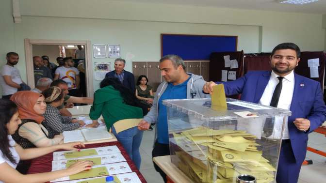 Genç Aday Durtaş, Oyunu Derince’de Kullandı