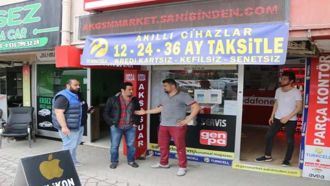 Girdiği dükkanda 5 bin liralık cep telefonu çaldı