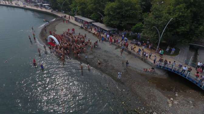 Gölcük Belediyesi Açık Su Yüzme Yarışları Yapıldı