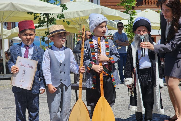 Gölcüklü öğrenciler Türkçe'nin zenginliklerini ortaya koydu