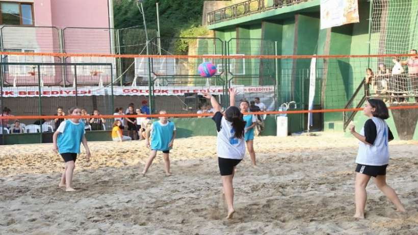 Gölcükte plaj voleybolu başlıyor