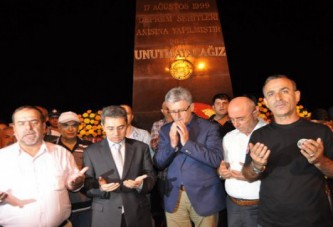 Gölcük'teki töreninde Bakan Işık'a tepki