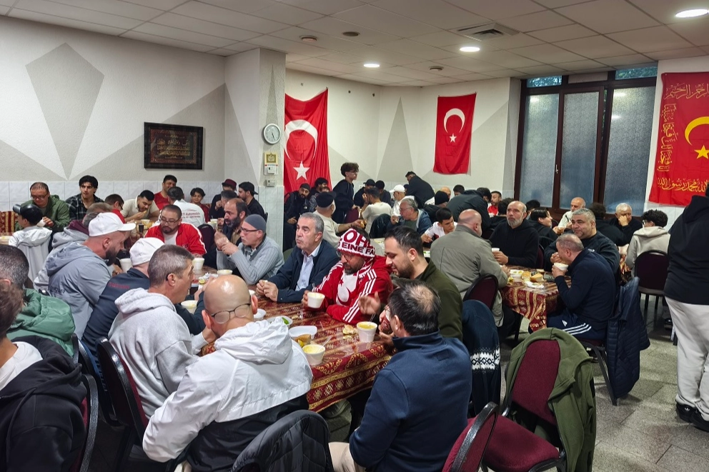 Gurbetçiler dünya kupası heyecanını Almanya'da camide yaşadı