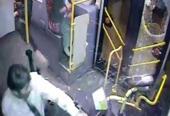 Halk otobüsüne taşlı sopalı saldırı
