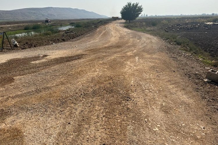 Hatay Kırıkhan'da üretime giden yollar yenileniyor