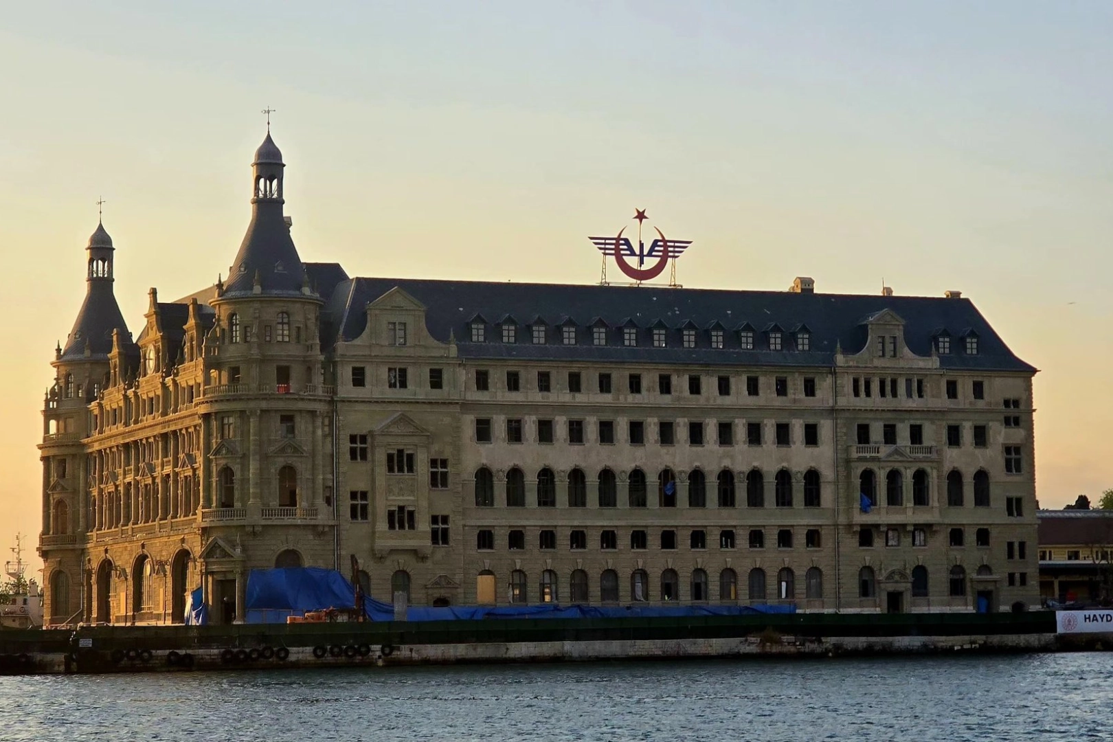 Haydarpaşa Garında restorasyonda iskeleler kaldırıldı