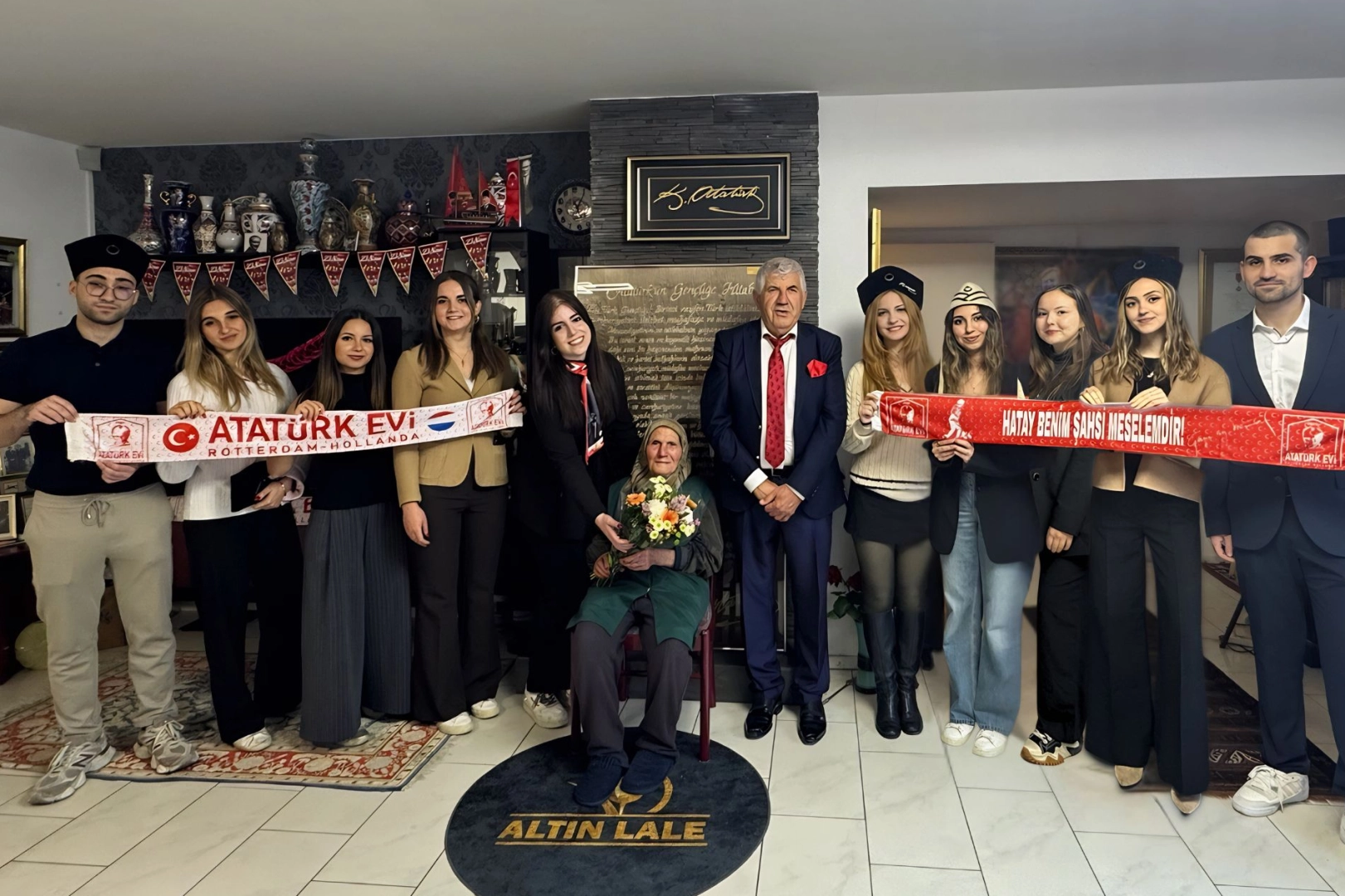 Hayırsever iş insanı Yılmaz Ünlü’den Zehra anneye anlamlı ziyaret