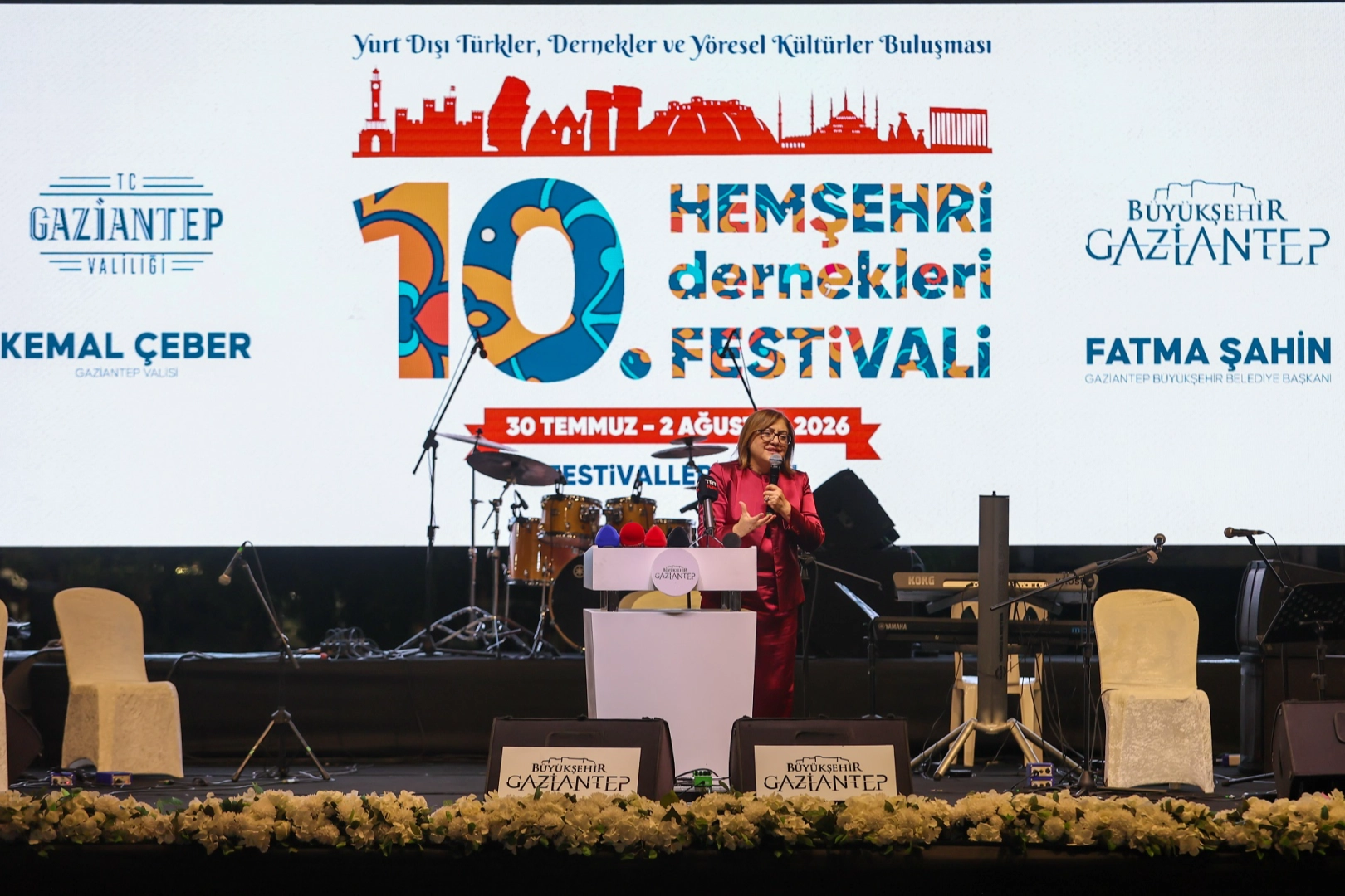 Hemşehri Dernekleri Festivali renkli görüntülerle açıldı
