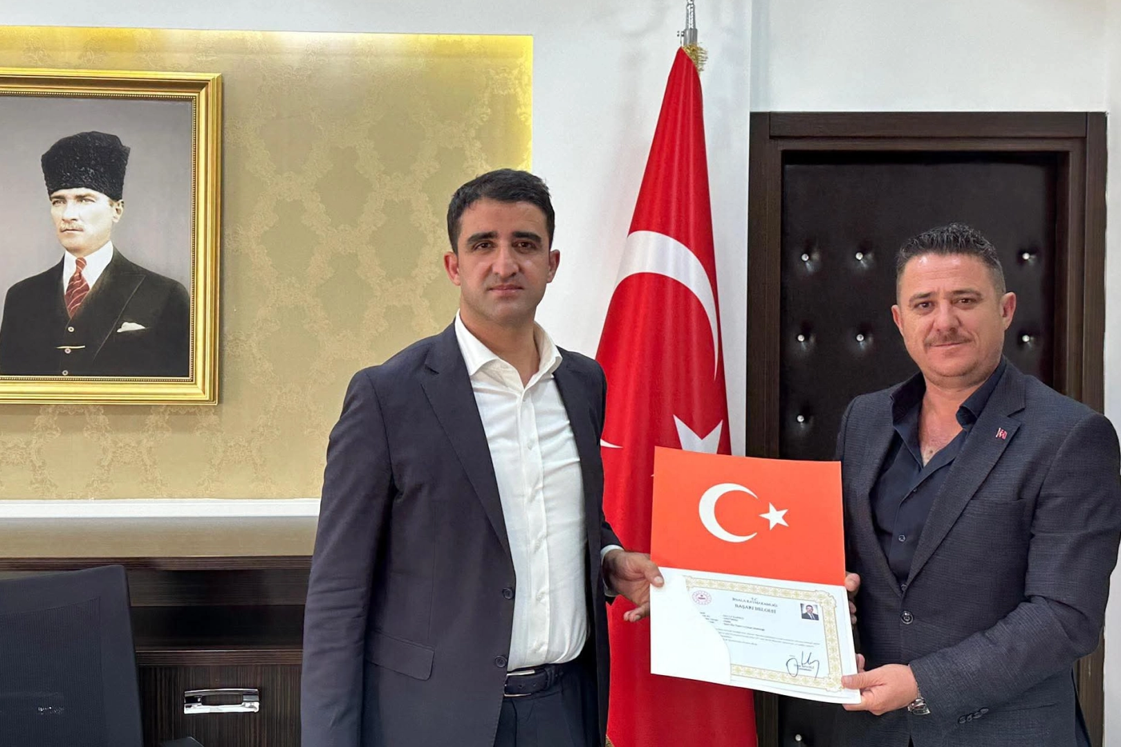 İpsala'dan Keşan’a atanan Müdür Karbuz’a Kaymakam Sevgili'den başarı belgesi