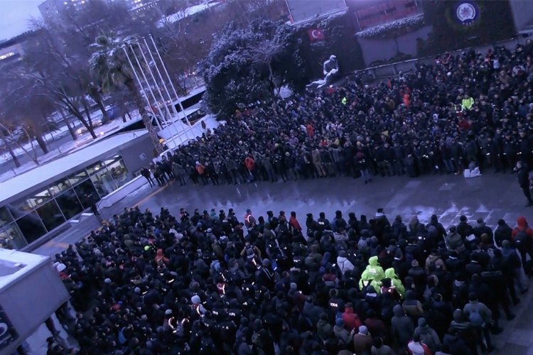 İstanbul'dan gönüllü polisler depremzedelere gidiyor