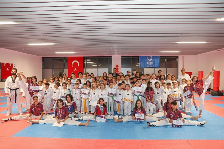 İzmir Aliağa'da başarılı sporculara sertifika