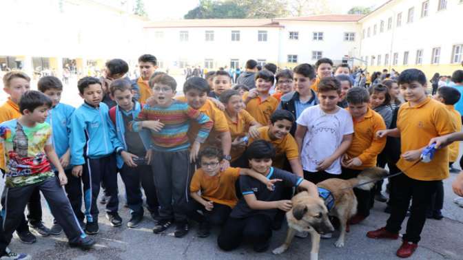 İzmit Ortaokulu’nun can dostu oldu