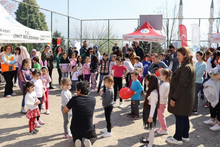 İzmitte Çocuklar Gülsün etkinliği eğlendirdi