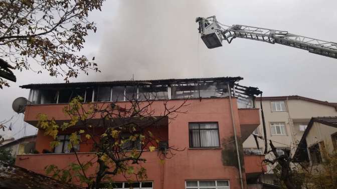 İzmit Yenişehirde çatı yangını