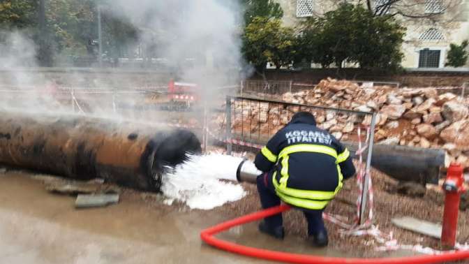 İzmiti Dumana Boğan Borular Söndürüldü